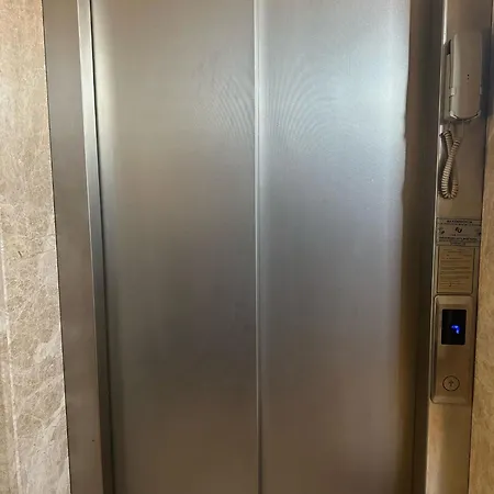 מלון דירות Center Two 4*