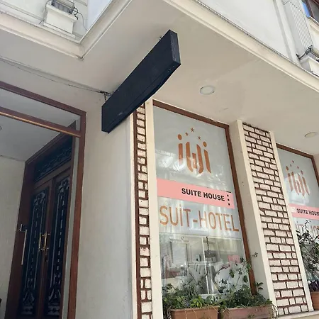 Center Two Apartmanhotel 4*